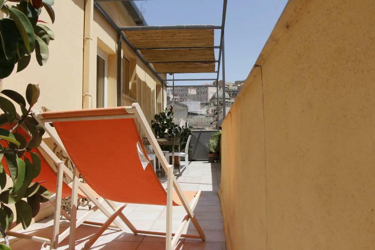 Appartamento Con Terrazza Panoramica In Marina. Каляри Екстериор снимка