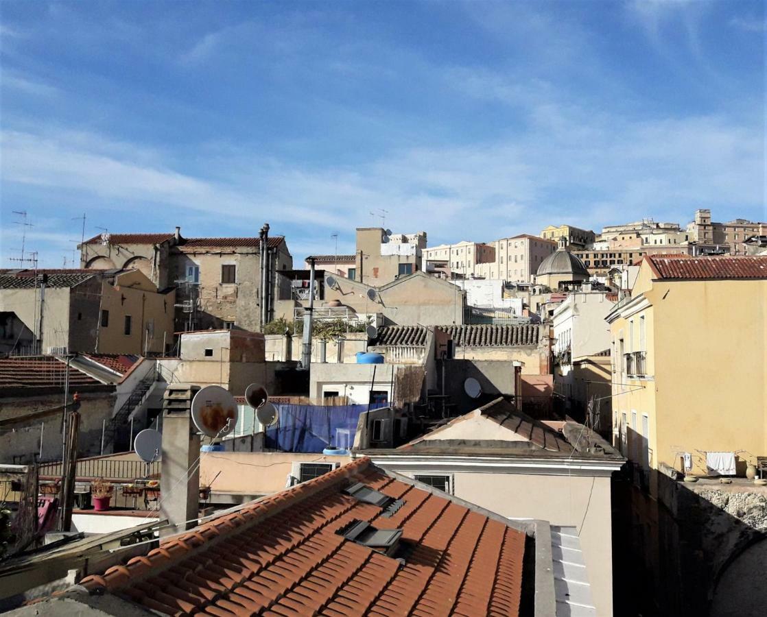Appartamento Con Terrazza Panoramica In Marina. Каляри Екстериор снимка
